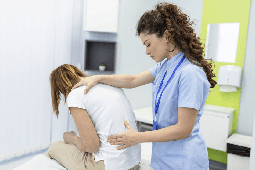 Για τη διάγνωση του πόνου στην πλάτη στην οσφυϊκή περιοχή, ο γιατρός σας θα πραγματοποιήσει φυσική εξέταση. 